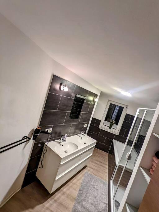 Fewo Im Lehm-Fachwerkhaus Erfurt Mit 3 Einzelnen Schlafzimmern Je Mit Tv Екстериор снимка