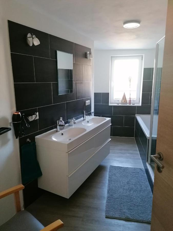 Fewo Im Lehm-Fachwerkhaus Erfurt Mit 3 Einzelnen Schlafzimmern Je Mit Tv Екстериор снимка